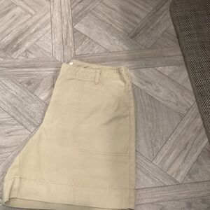 NWOT. Charter Club Women’s Size 12 Kaki Shorts in “Katherine Fit”